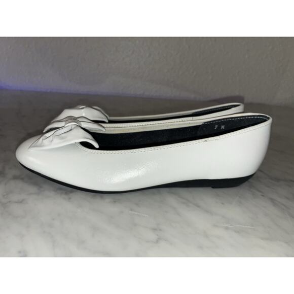 Tic Tac Toe Shoes White Leather Upper Size 7 New Old Stock Bows - Picture 4 of 8